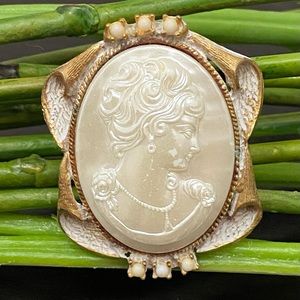 Vintage Unsigned Faux Pearl Victorian Cameo Pendant Brooch
